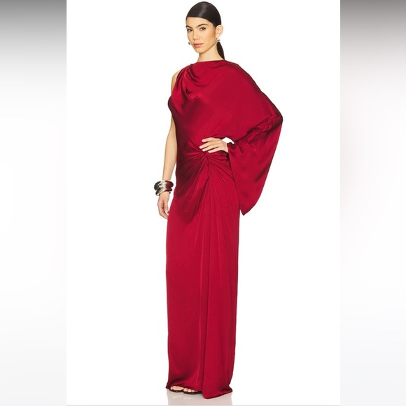 L'Academie by Marianna Cassia Gown in Oxblood - Picture 3 of 8